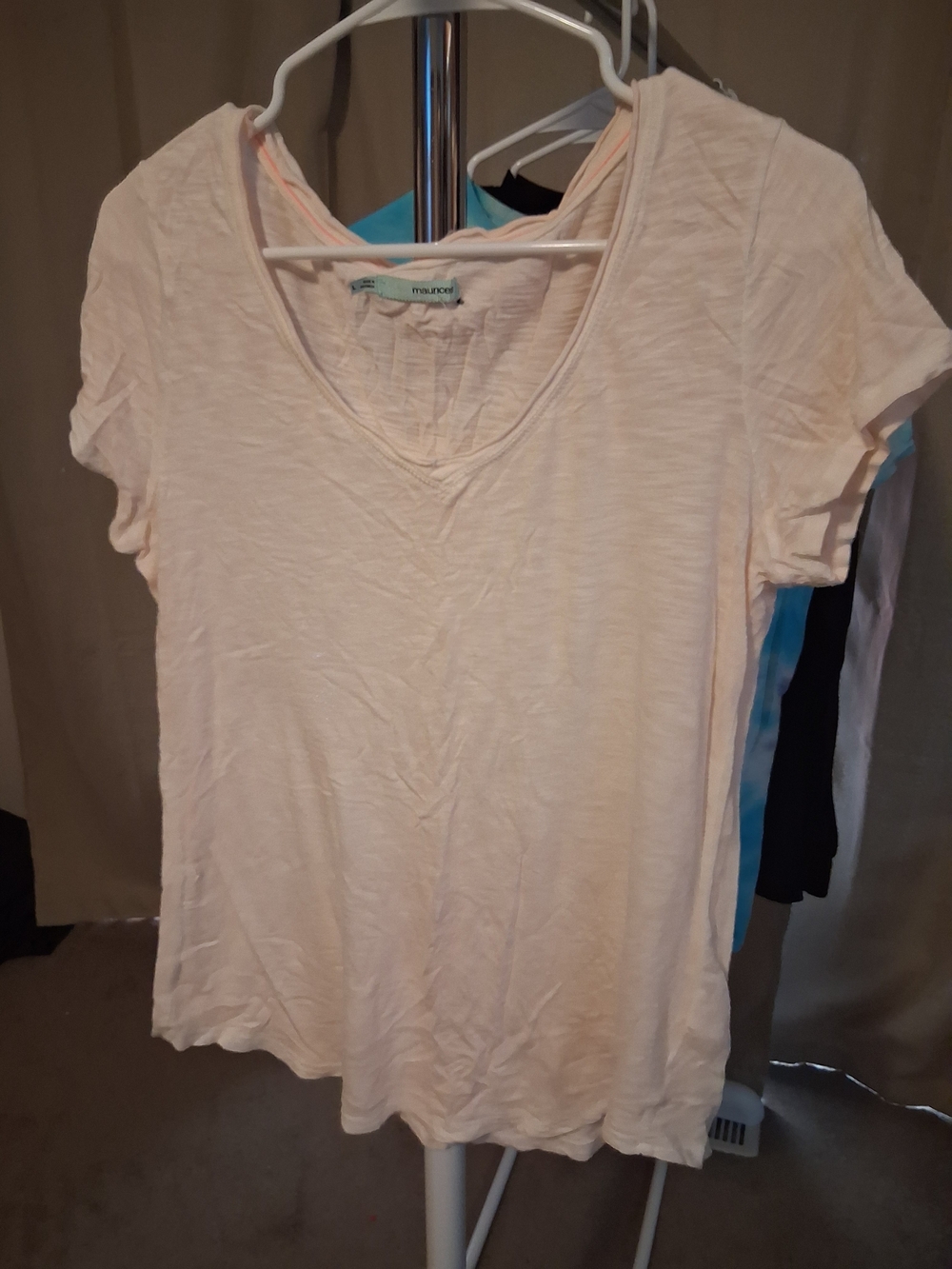 Maurices Women’s V-Neck Short Sleeve Tee — Light Blush